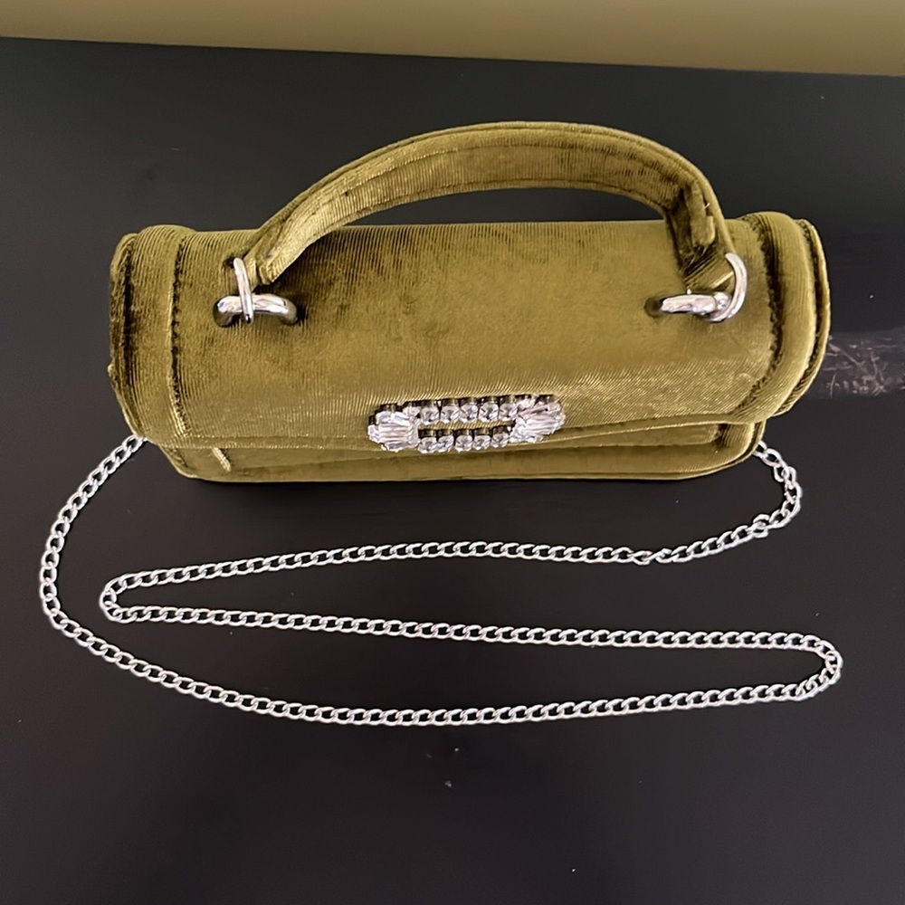 Akira RENDEZVOUX VELVET PURSE. PRICE IS FIRM - Picture 6 of 12